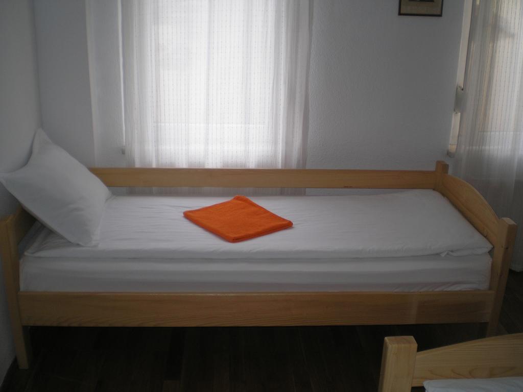Hostel Funny